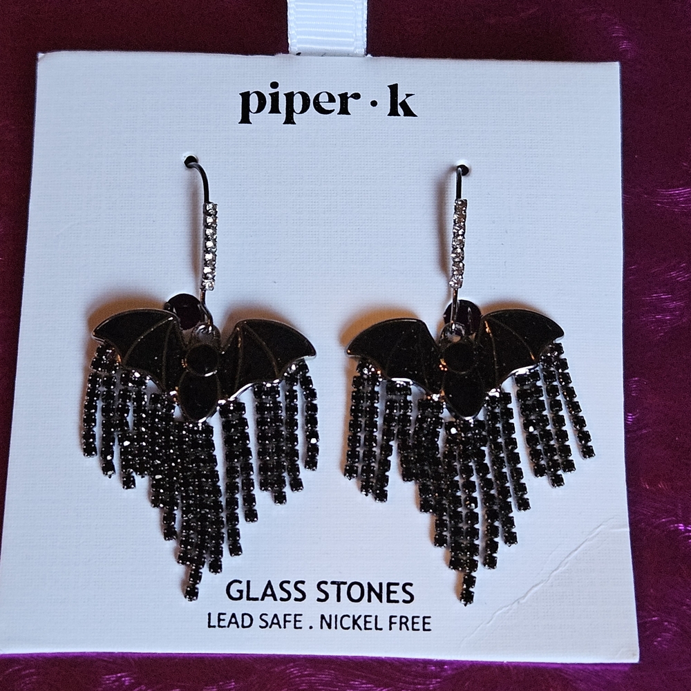 🦇🎃💜 Piper K Black Bat Dangle Tassel Earrings - NWOT💜🎃🦇
